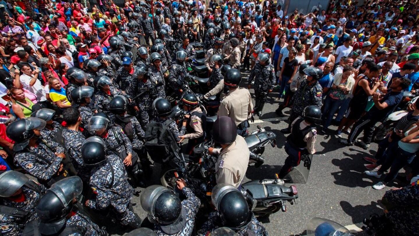 Enfrentamientos al oeste de Caracas durante la celebraci&oacute;n del plebiscito convocado por la oposici&oacute;n