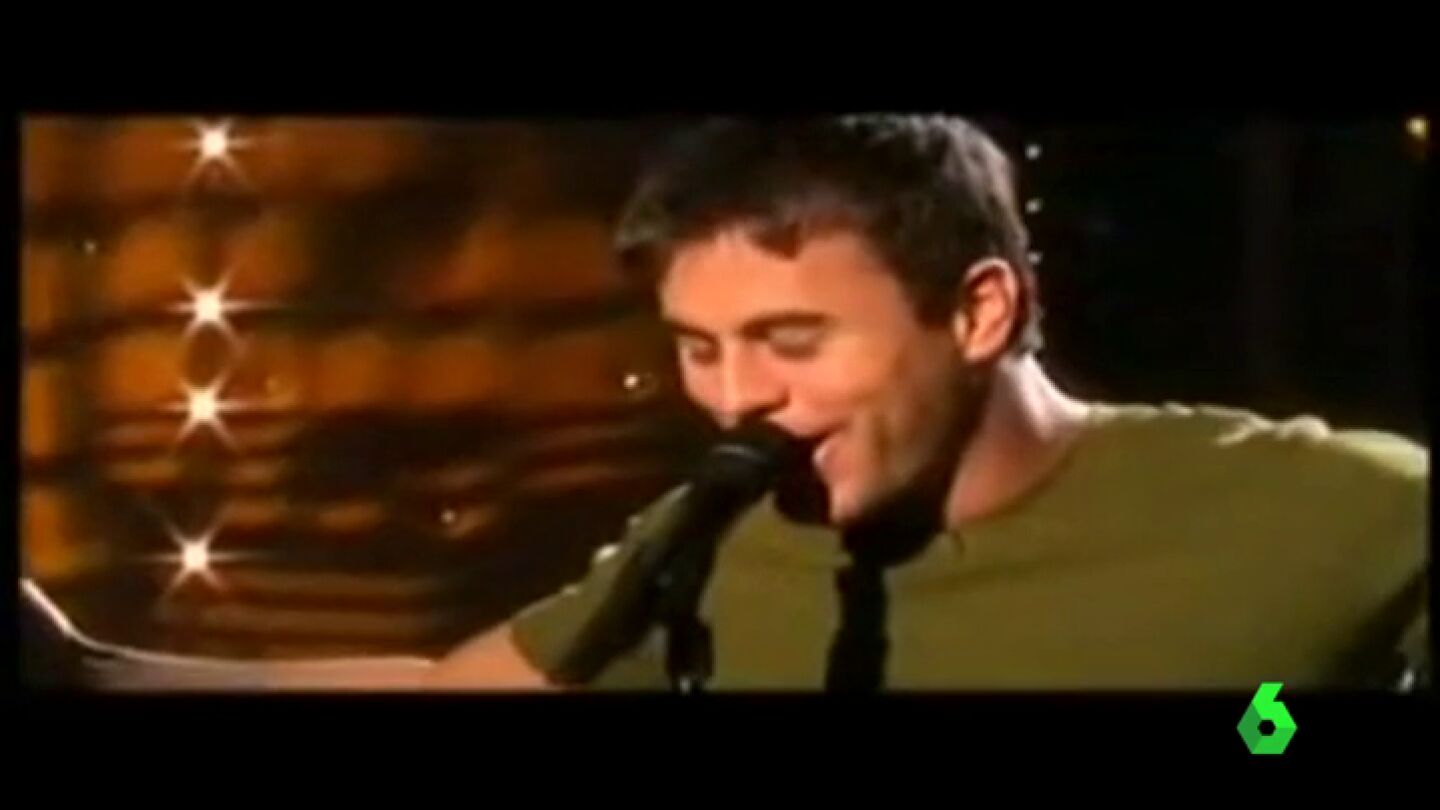 Cantar con el micr&oacute;fono estropeado, sin acerc&aacute;rselo a la boca o su famoso 'when I need you', los otros esc&aacute;ndalos de Enrique Iglesias
