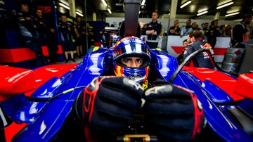 Carlos Sainz, a lomos del Toro Rosso