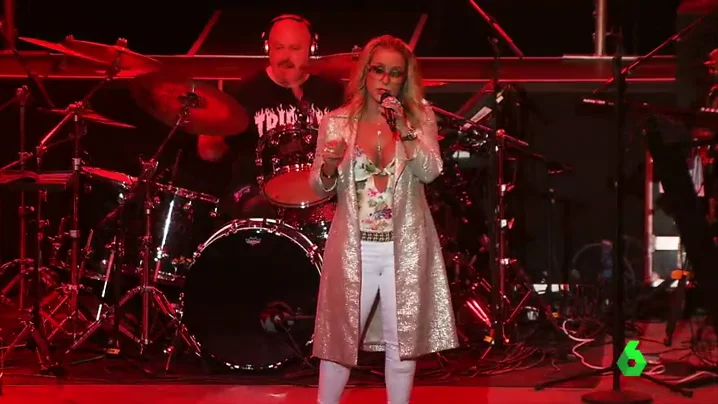 Anastacia sobre el escenario
