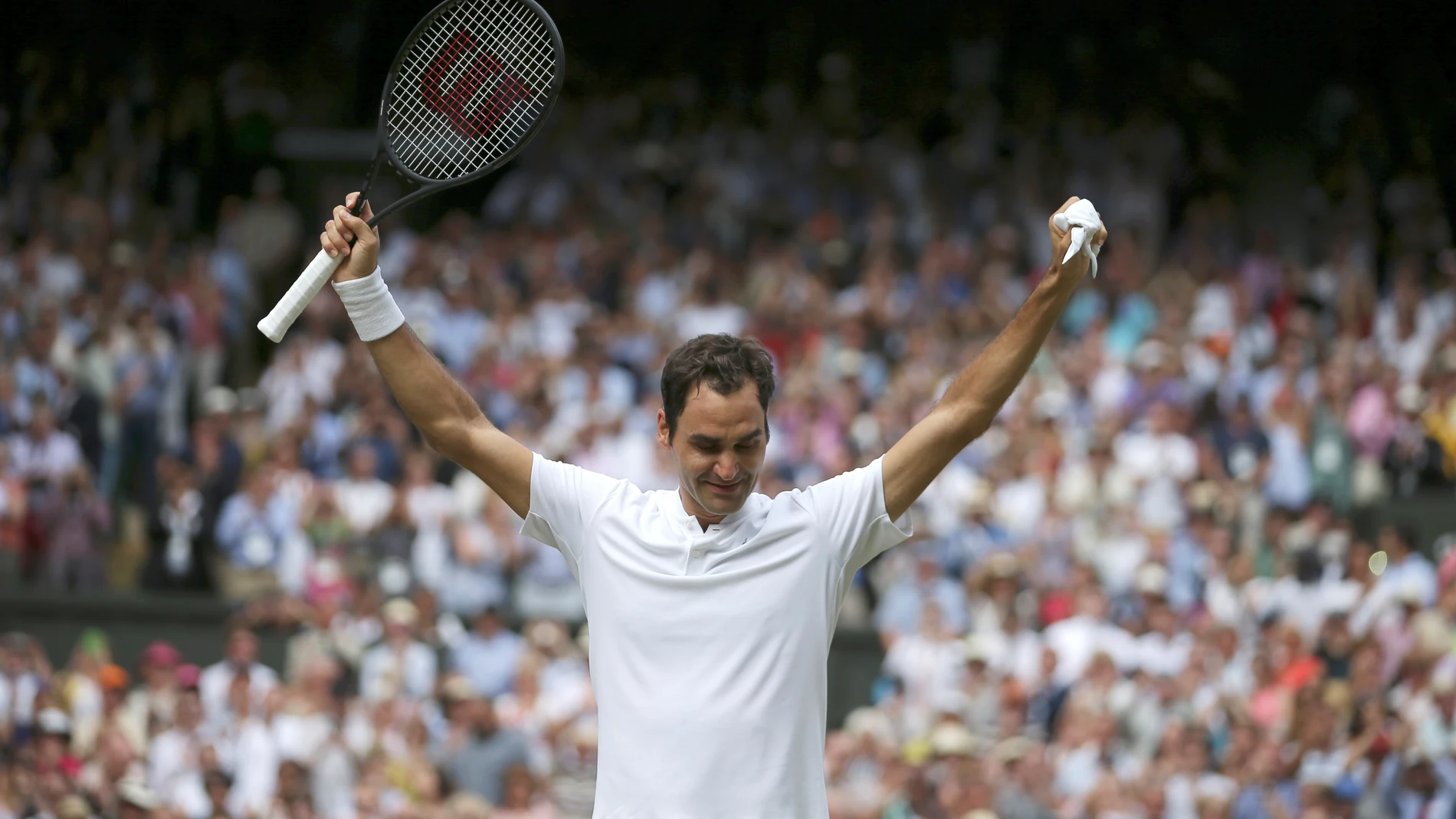 Roger Federer celebra su victoria en Wimbledon