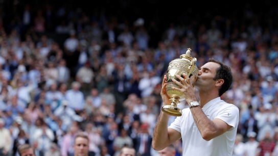 Roger Federer besa su octavo t&iacute;tulo en Wimbledon