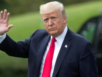 Donald Trump saluda tras un evento Donald Trump saluda tras un evento