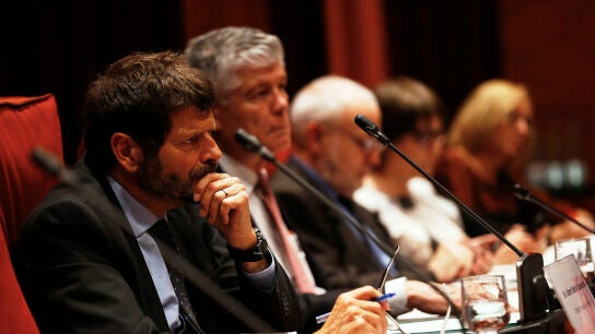 El director de los Mossos d'Esquadra, Albert Batlle, durante una comparecencia en el parlamento catal&aacute;n