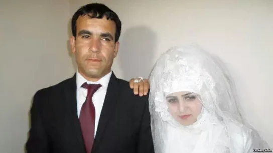 Rajabbi Khurshed junto a su marido Zafar Pirov el día de la boda Rajabbi Khurshed junto a su marido Zafar Pirov el día de la boda