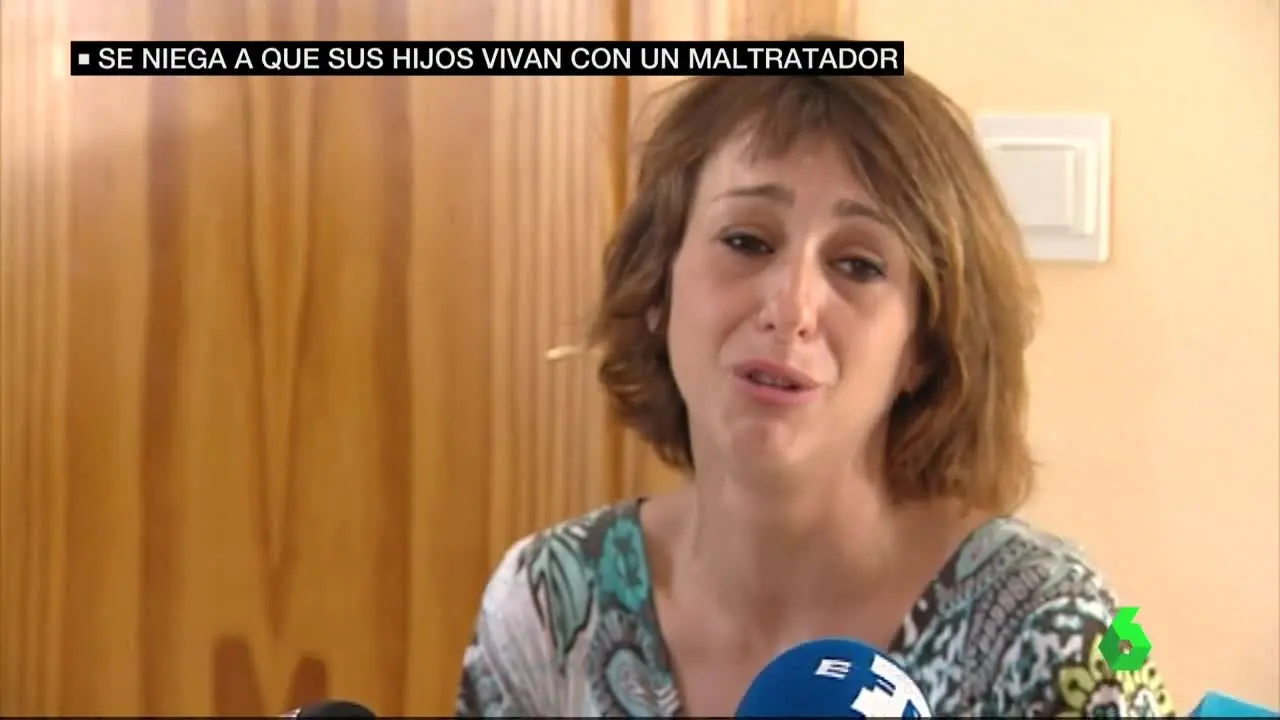 Juana, obligada a entregar a sus hijos a su exmarido maltratador