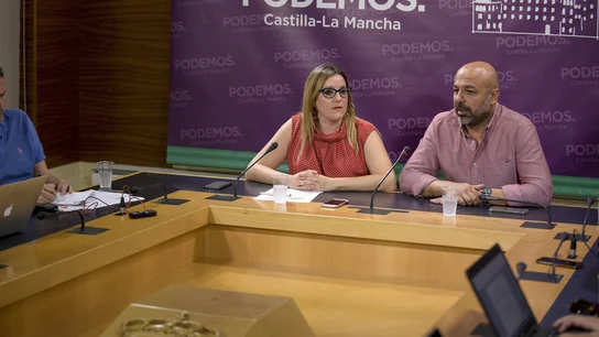 Afiliados de Podemos apoyan el pacto de Gobierno en Castilla-La Mancha Afiliados de Podemos apoyan el pacto de Gobierno en Castilla-La Mancha