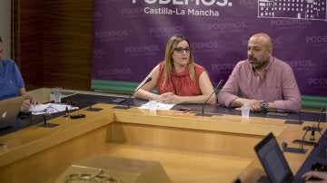 Afiliados de Podemos apoyan el pacto de Gobierno en Castilla-La Mancha