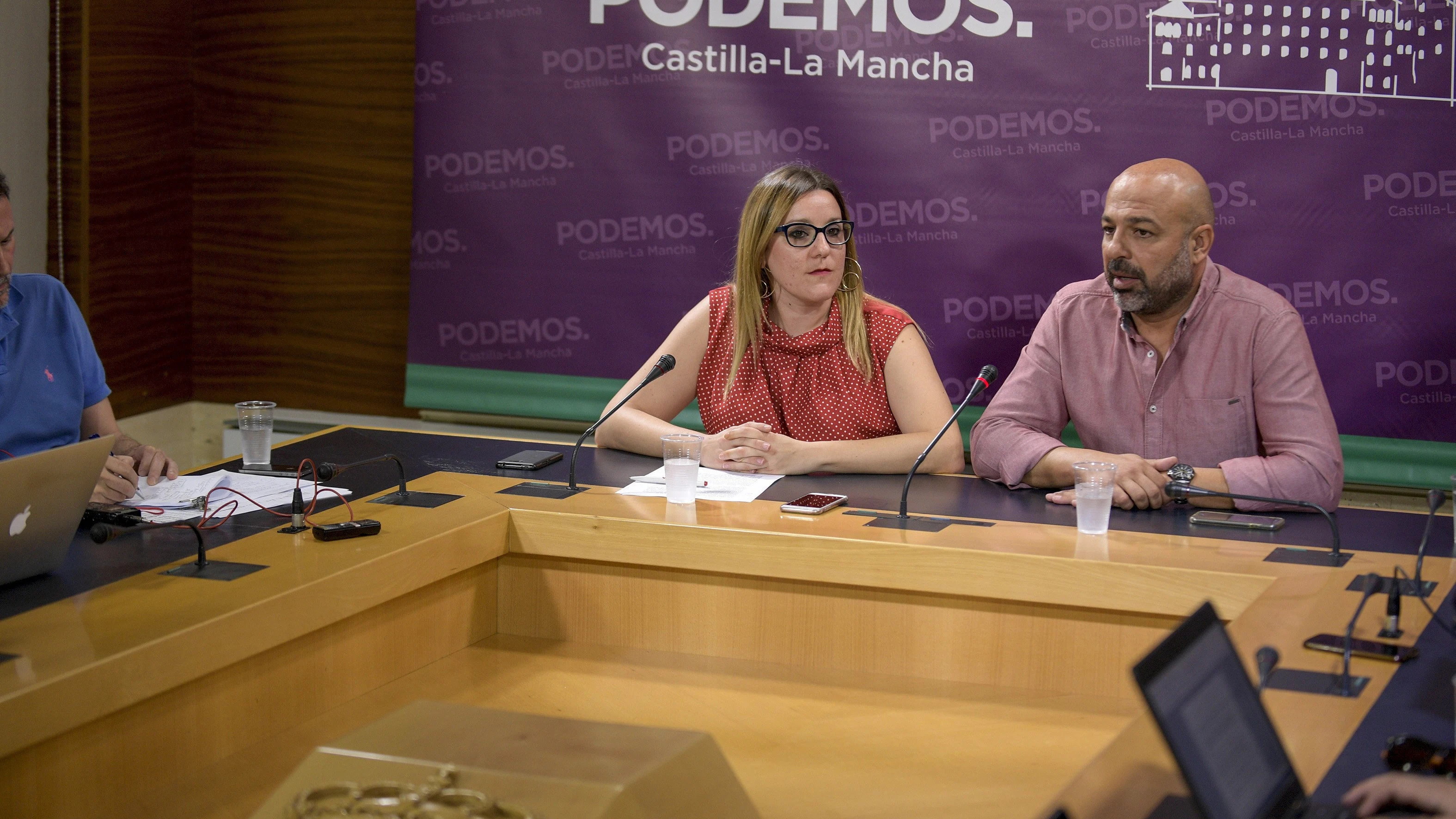 Afiliados de Podemos apoyan el pacto de Gobierno en Castilla-La Mancha