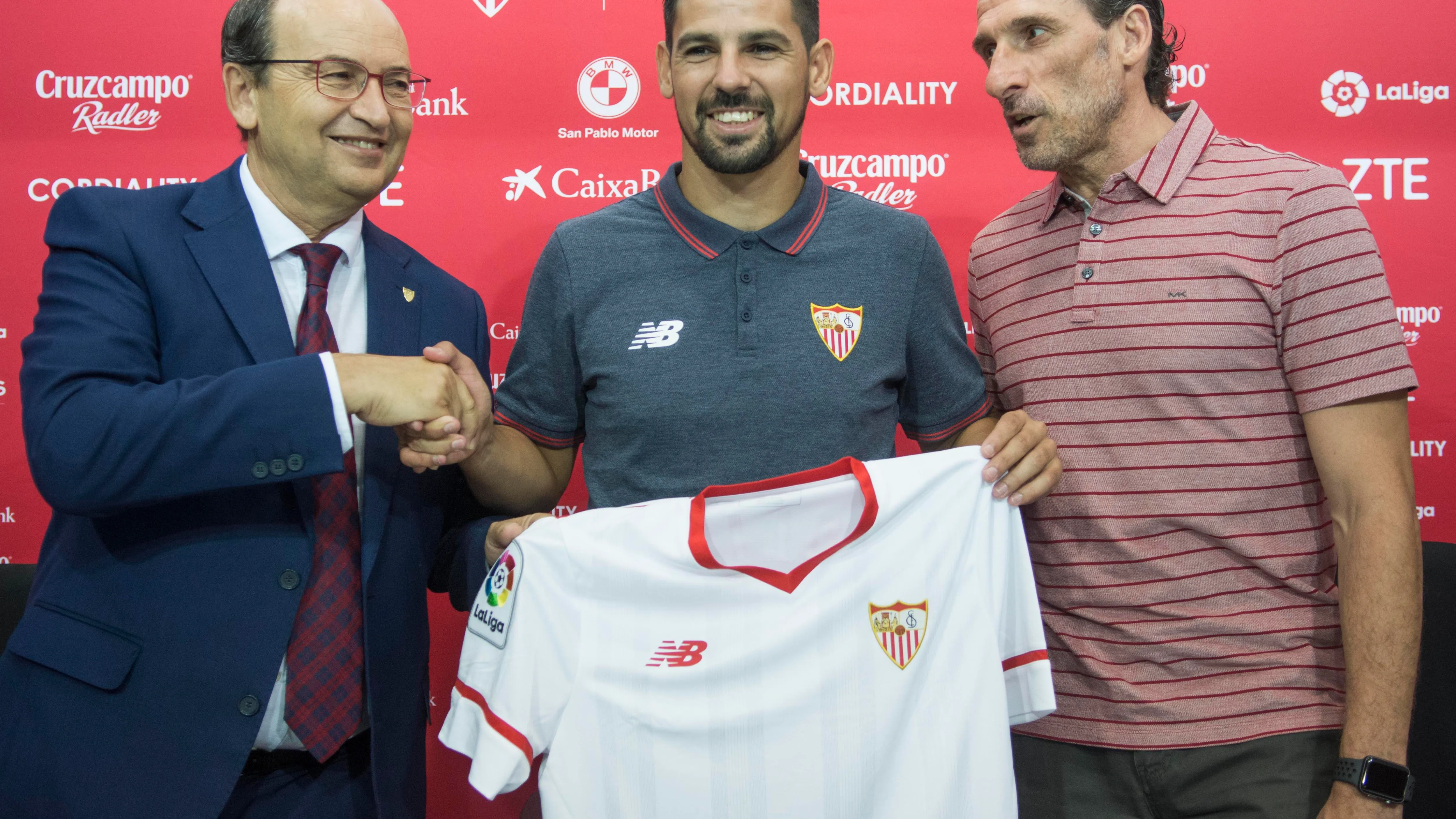 Pepe Castro y Óscar Arias dan la bienvenida a Nolito