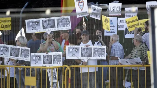 Manifestantes fuera de la Audiencia Nacional Declaración de Mariano Rajoy en la Audiencia