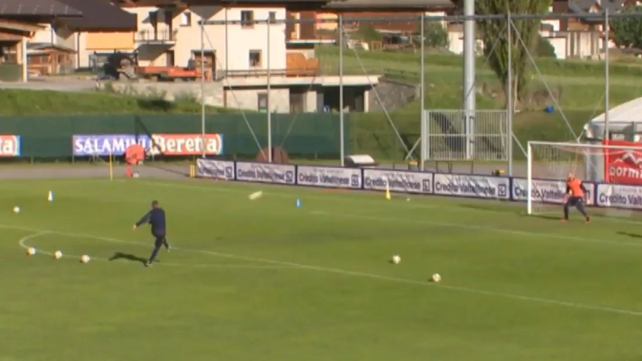 Mihajlovic, tirando faltas en un entrenamiento