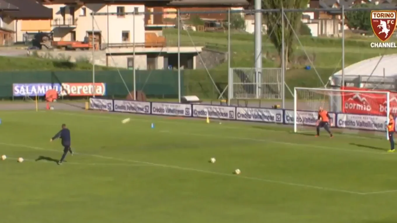 Mihajlovic, tirando faltas en un entrenamiento