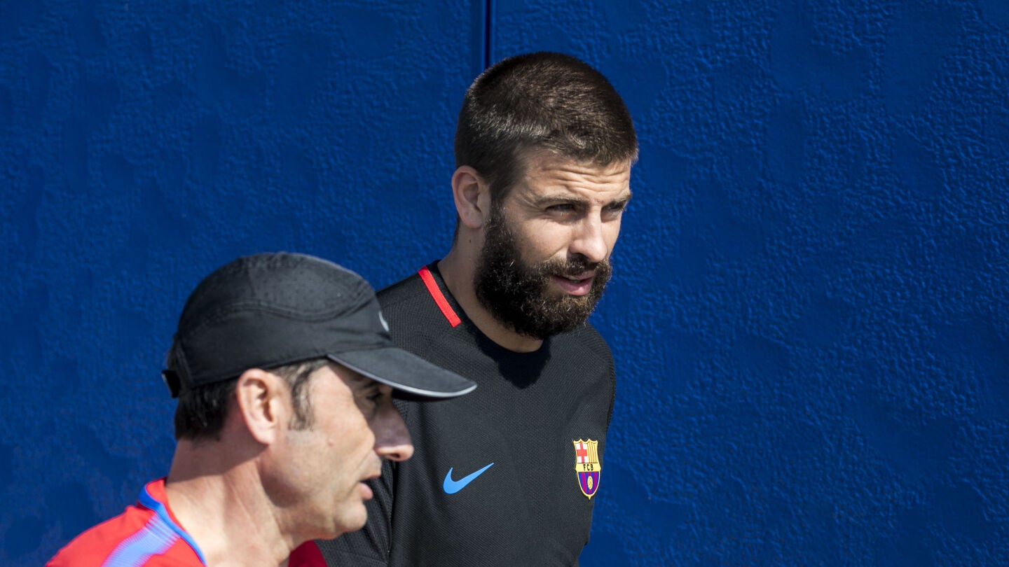 Gerard Piqu&eacute;, antes de entrenar con el Barcelona
