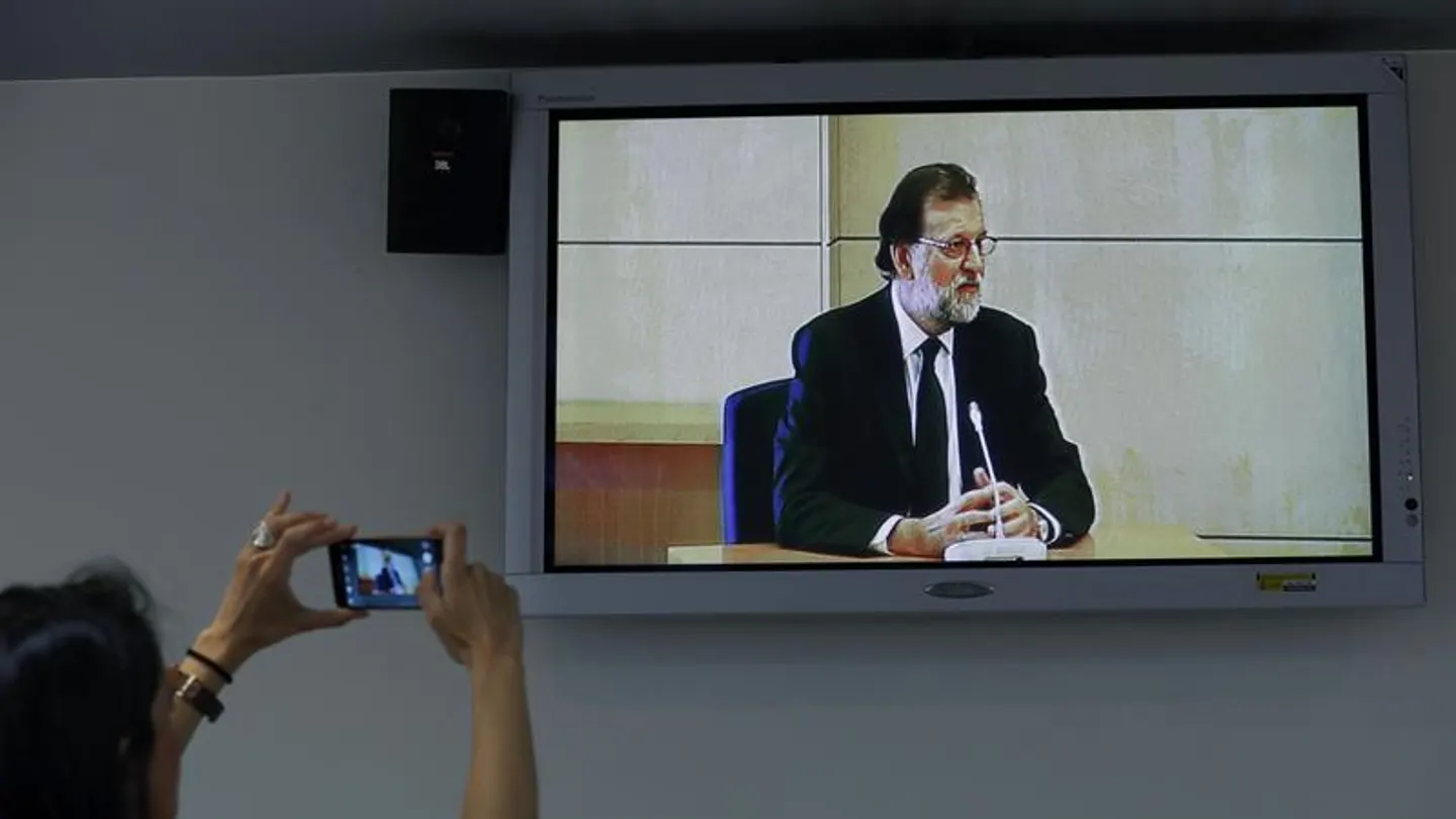 Rajoy, en una pantalla mientras declara en la Audiencia Nacional Rajoy, en una pantalla mientras declara en la Audiencia Nacional