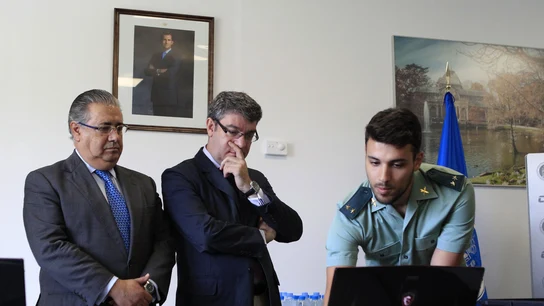 Los ministros del Interior, Juan Ignacio Zoido (d), y de Energía, Turismo y Agenda Digital, Álvaro Nadal, a su llegada al Centro Tecnológico de Seguridada, en El Pardo (Madrid) Los ministros del Interior, Juan Ignacio Zoido (d), y de Energía, Turismo y Agenda Digital, Álvaro Nadal, a su llegada al Centro Tecnológico de Seguridada, en El Pardo (Madrid)