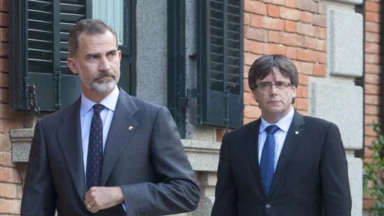 Felipe VI y Carles Puigdemont, juntos Felipe VI y Carles Puigdemont, juntos