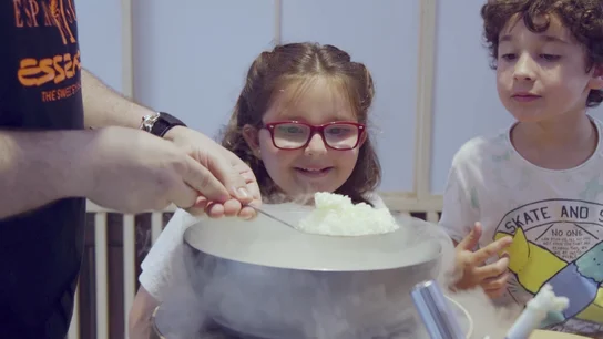 Palomitas con nitrógeno en El Comidista TV Palomitas con nitrógeno en El Comidista TV