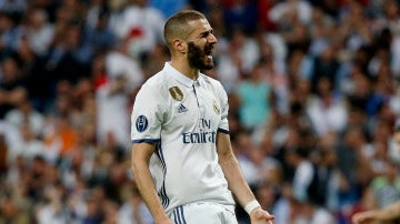 Benzema durante un partido