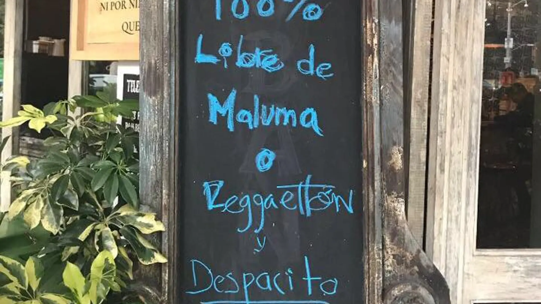 Stop a Maluma, el reggaeton y 'Despacito': el cartel de un restaurante mexicano que revoluciona las redes Stop a Maluma, el reggaeton y 'Despacito': el cartel de un restaurante mexicano que revoluciona las redes