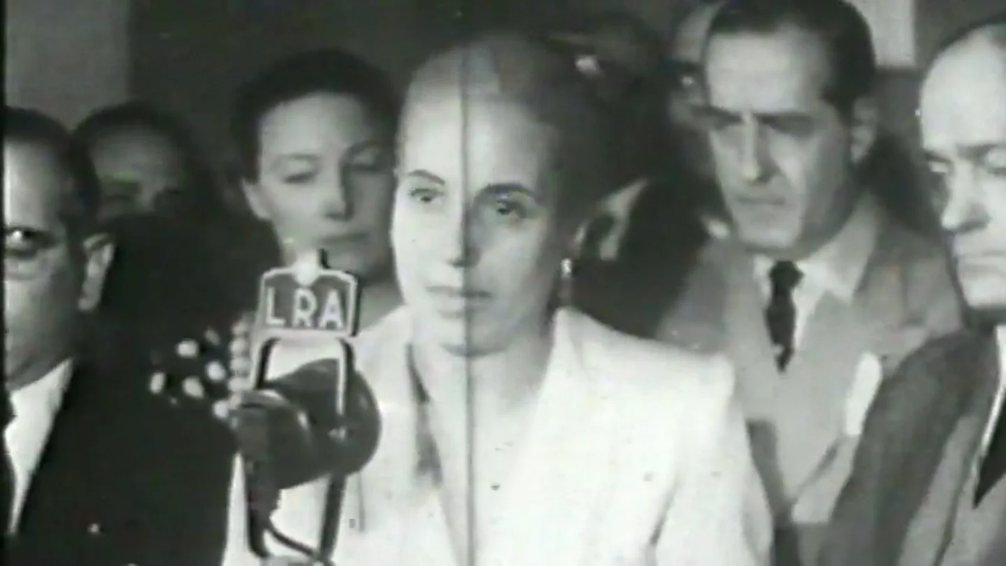 Flores, canciones y el recuerdo vivo de Evita 65 años después: el homenaje de Argentina a 'la abanderada de los humildes' Flores, canciones y el recuerdo vivo de Evita 65 años después: el homenaje de Argentina a 'la abanderada de los humildes'