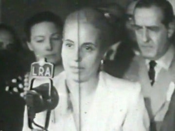Flores, canciones y el recuerdo vivo de Evita 65 años después: el homenaje de Argentina a 'la abanderada de los humildes' Flores, canciones y el recuerdo vivo de Evita 65 años después: el homenaje de Argentina a 'la abanderada de los humildes'