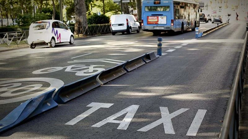 Carril de taxis en Madrid