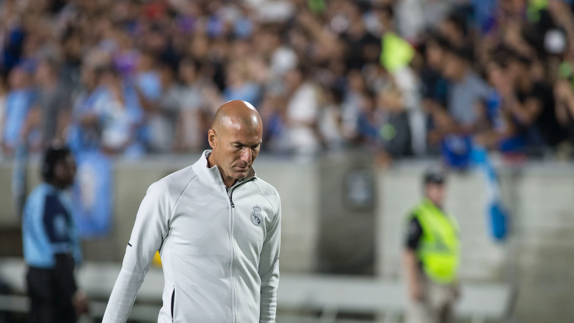 Zinedine Zidane, cabizbajo en el City - Real Madrid