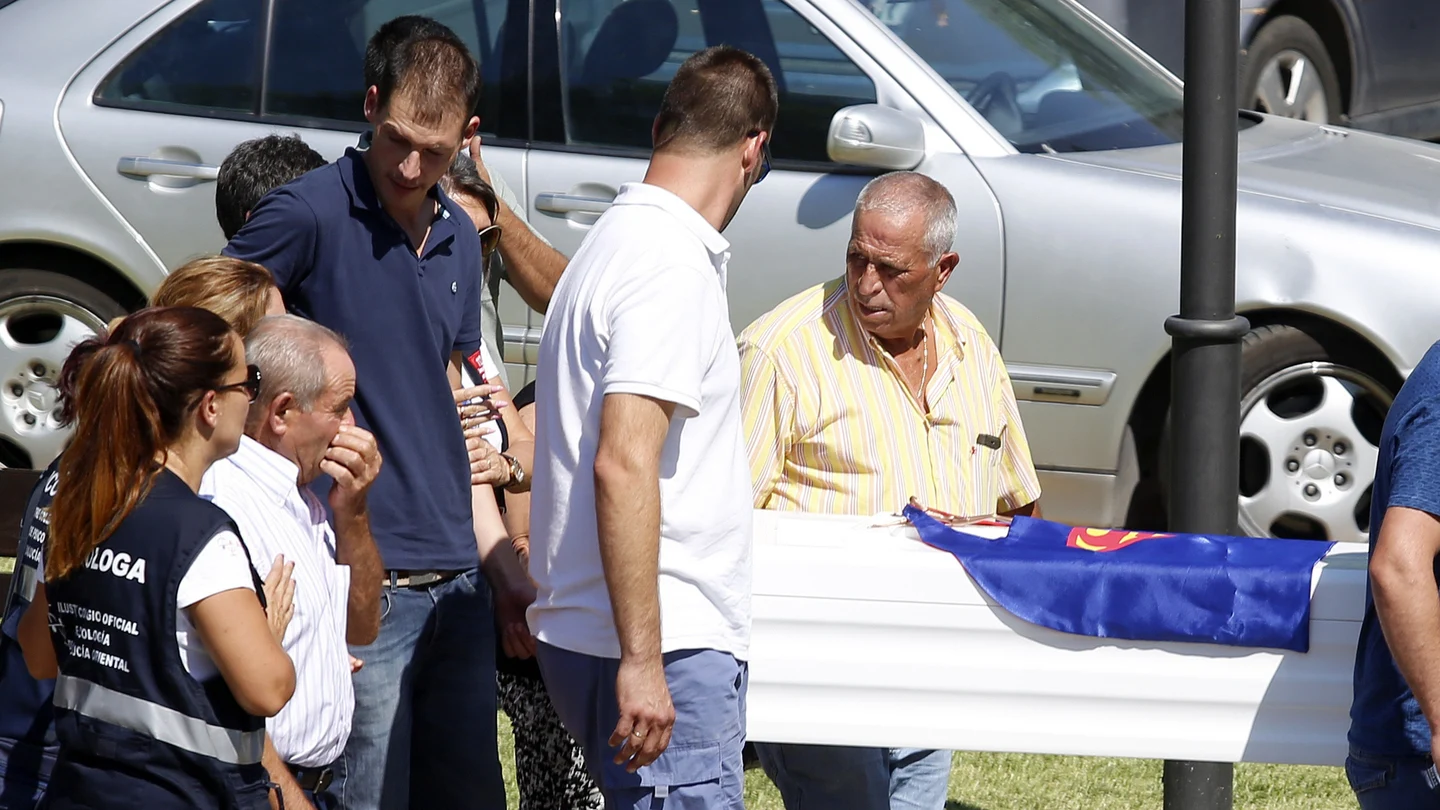 Málaga ha despedido entre lágrimas a Lucía Vivar Málaga ha despedido entre lágrimas a Lucía Vivar