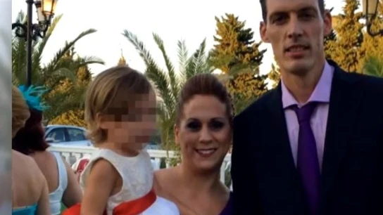 Lucía junto a sus padres Lucía junto a sus padres