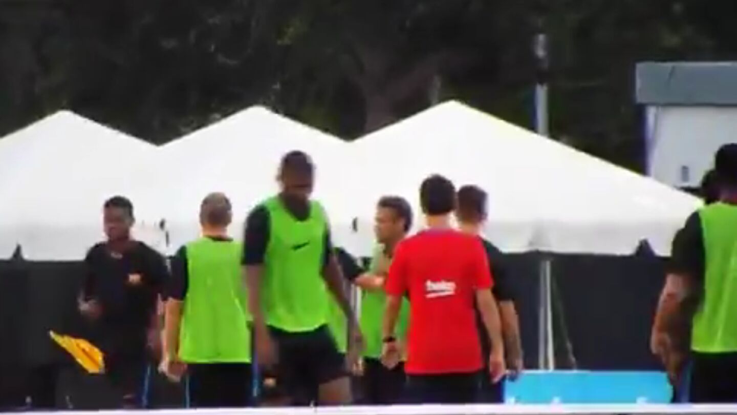 Neymar y Semedo, enfrentados en el entrenamiento del Barcelona