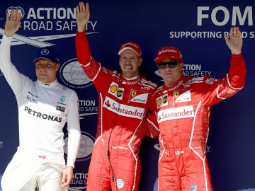 Vettel saluda al público en Hungría con Raikkonen y Bottas Vettel saluda al público en Hungría con Raikkonen y Bottas