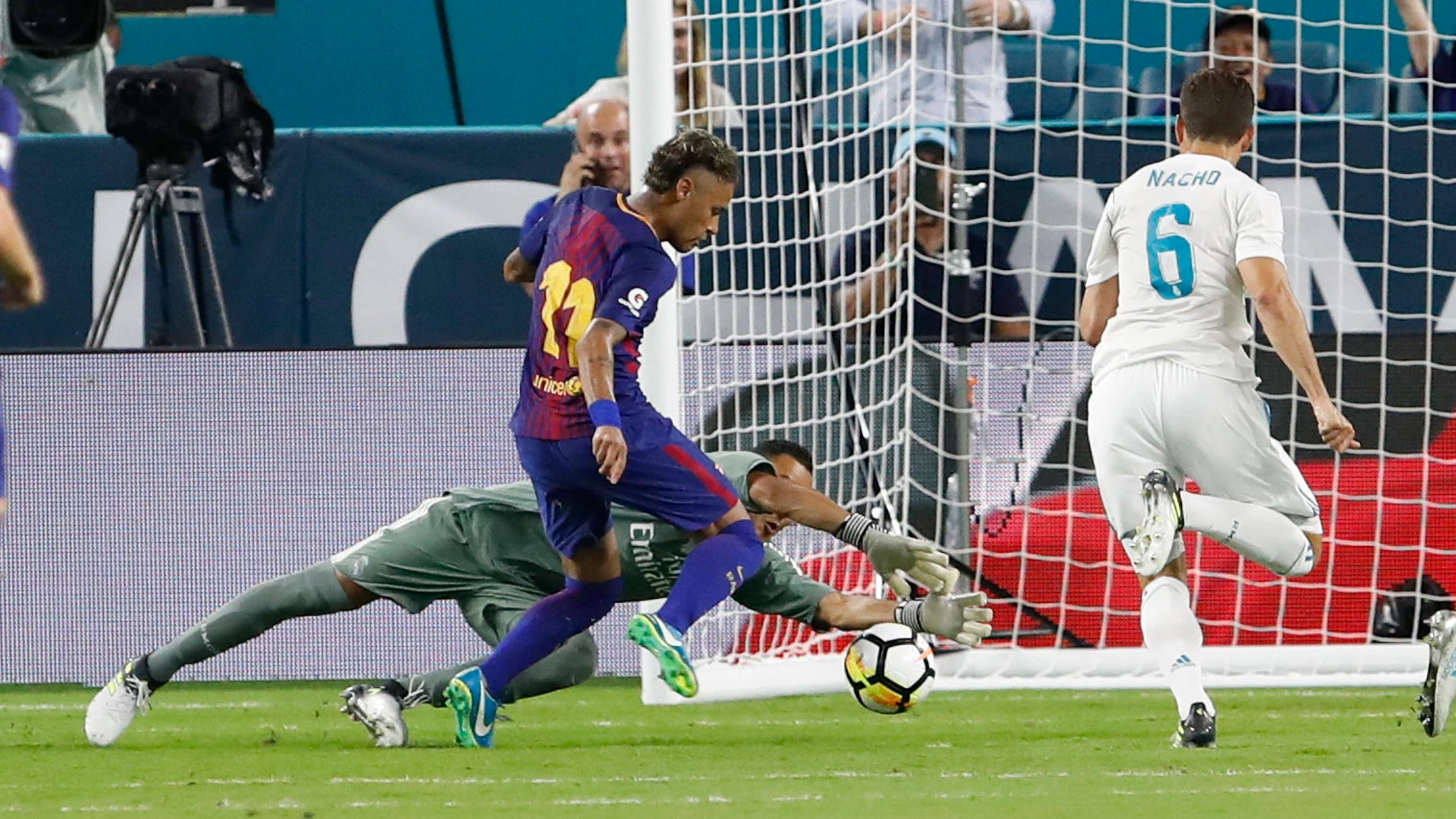 Neymar, ante Keylor Navas