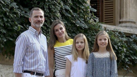 La familia real, durante la recepci&oacute;n