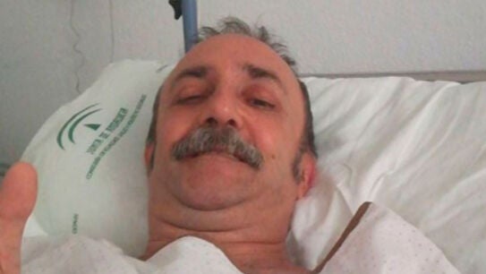Santi Rodr&iacute;guez en el hospital donde ha sido tratado