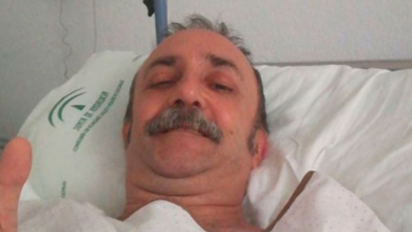 Santi Rodr&iacute;guez en el hospital donde ha sido tratado