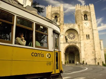 Tranvía y Catedral Tranvía y Catedral