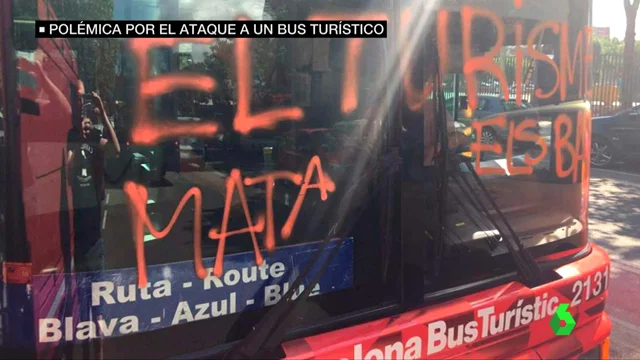 Denuncias contra el ataque a un bus turístico en Barcelona Denuncias contra el ataque a un bus turístico en Barcelona