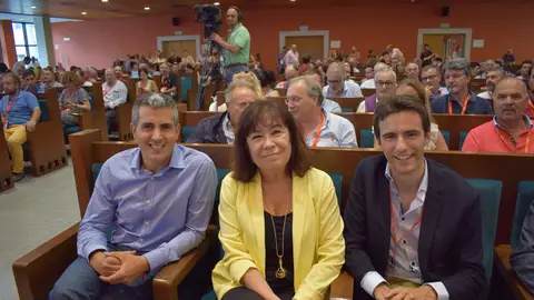 Cristina Narbona junto a Pablo Zuloaga y Pedro Casares En el Congreso del PSOE cántabro