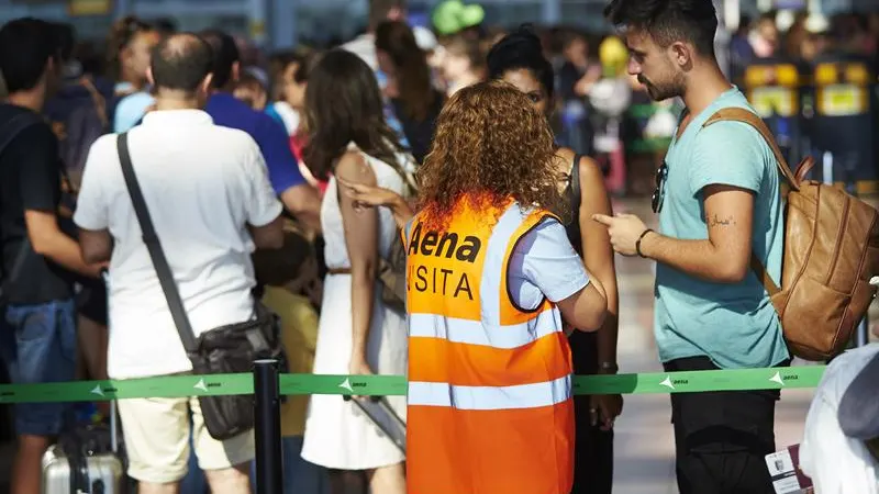 Una de las trabajadoras de Eulen del Aeropuerto de El Prat