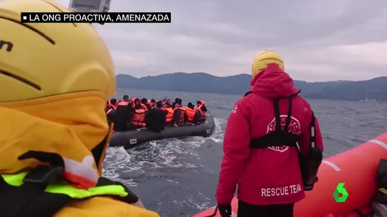 Proactiva, rescatando a un barco de refugiados Proactiva, rescatando a un barco de refugiados