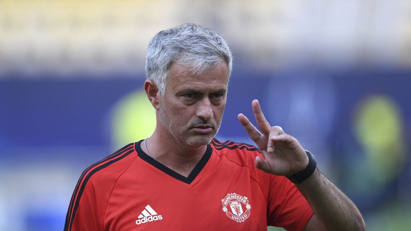 Mourinho, en un entrenamiento anterior a la Supercopa