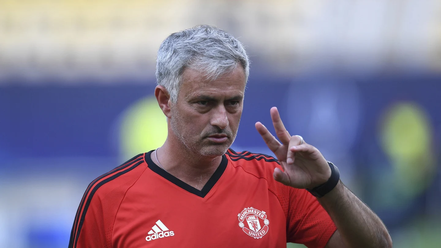 Mourinho, en un entrenamiento anterior a la Supercopa Mourinho, en un entrenamiento anterior a la Supercopa
