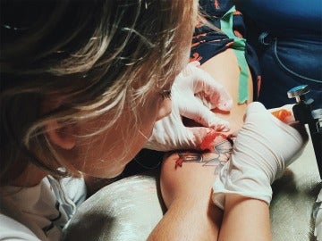 "The Shark" tatuando "The Shark" tatuando