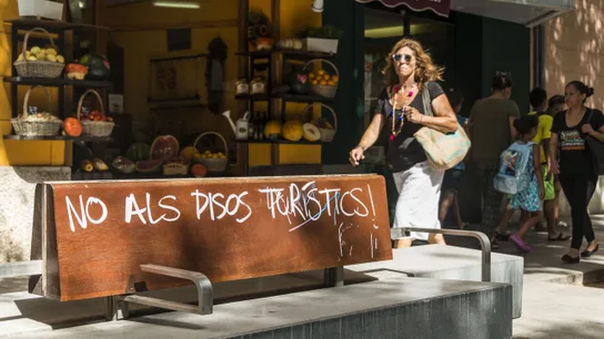 Una pintada contra los pisos turísticos en Baleares Una pintada contra los pisos turísticos en Baleares