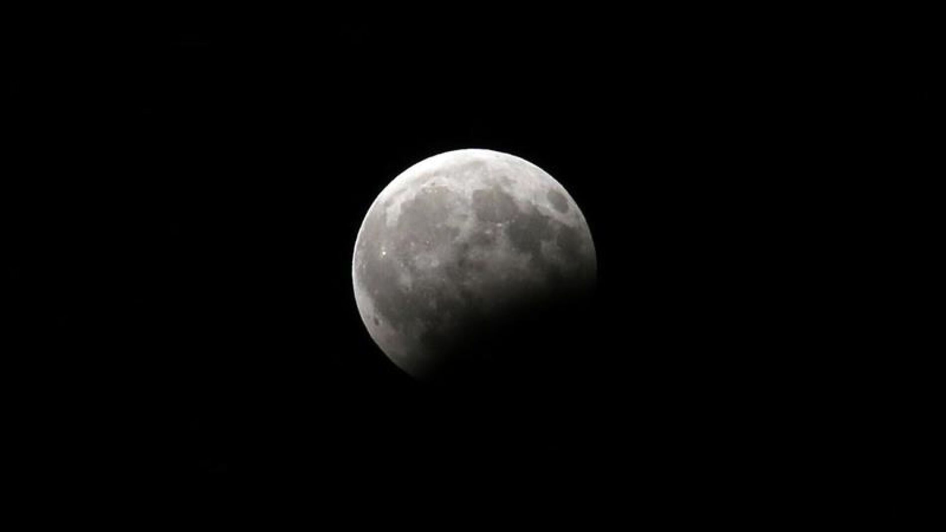 Imagen del eclipse lunar visto desde Irán