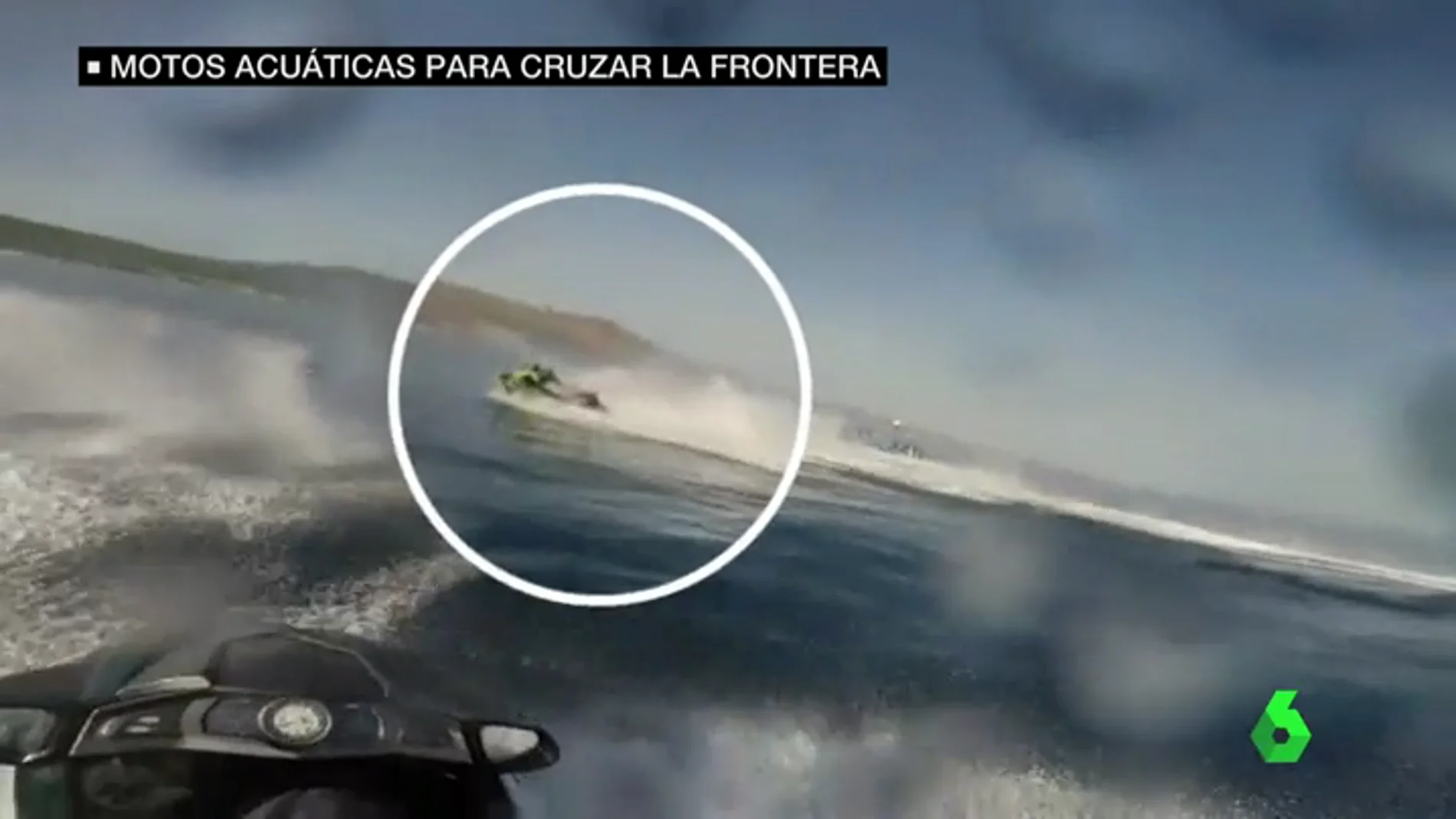 Motos acuáticas para cruzar inmigrantes por la frontera, un método cada vez más utilizado por las mafias