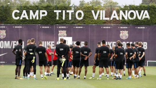 Los jugadores del Barcelona se ejercitan en el campo Tito Vilanova Los jugadores del Barcelona se ejercitan en el campo Tito Vilanova
