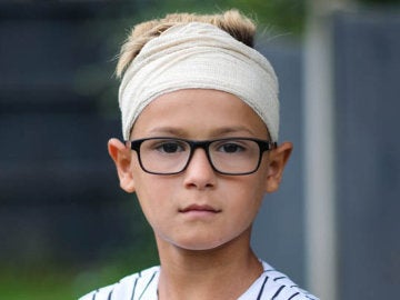 El pequeño Romeo Smith, recuperándose de la agresión El pequeño Romeo Smith, recuperándose de la agresión