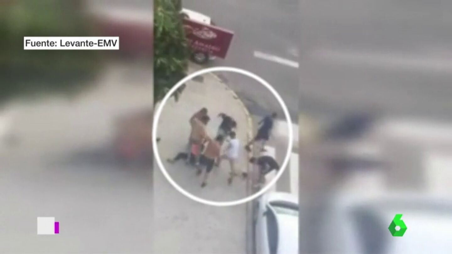 Siete j&oacute;venes dan una brutal paliza a un chico a la salida de una discoteca en Gand&iacute;a